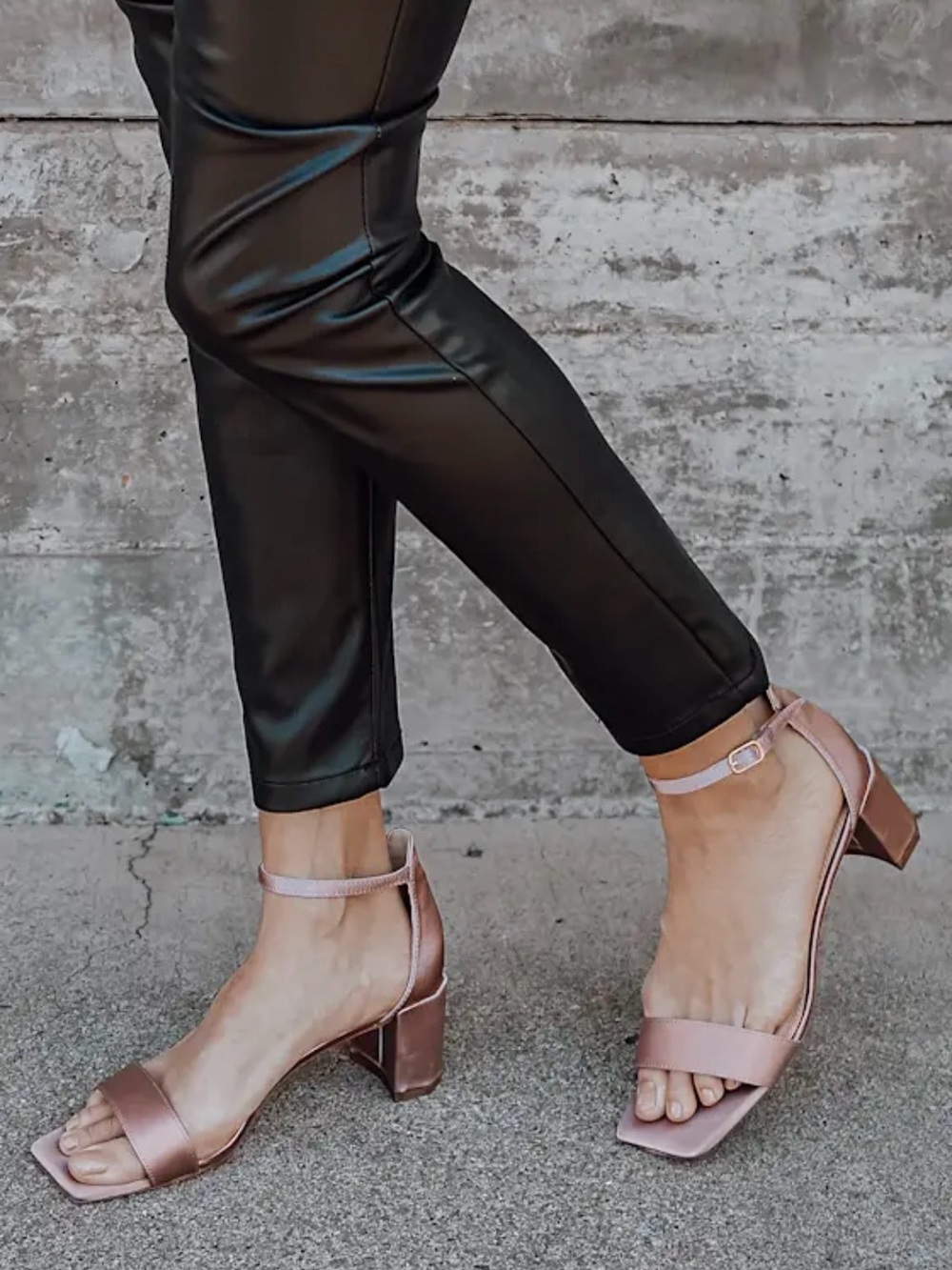 Brand New LULUS. Comes in original box. Size 7.